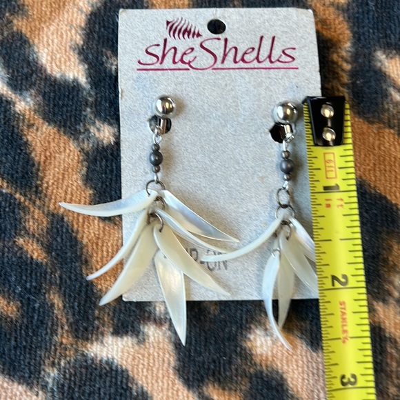 *NWT* Shell Dandle Clip-On Earrings - Picture 3 of 4